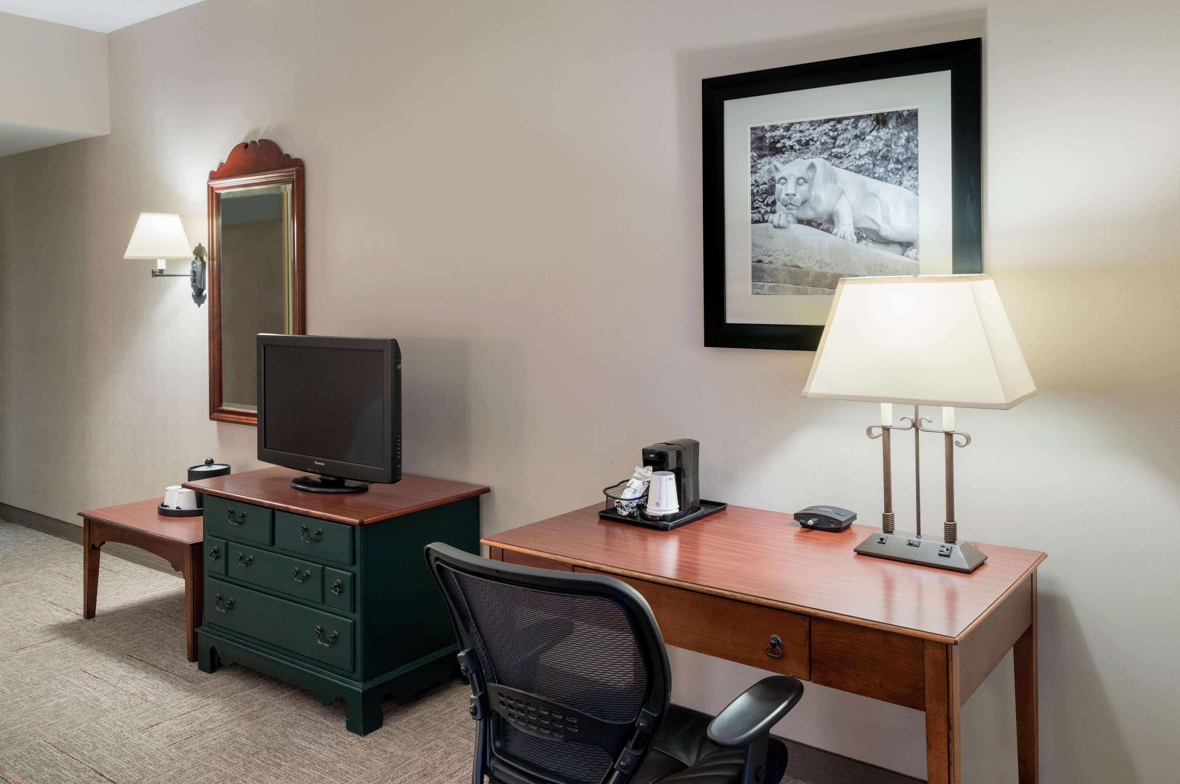 Hampton Inn & Suites State College At Williamsburg Square Esterno foto