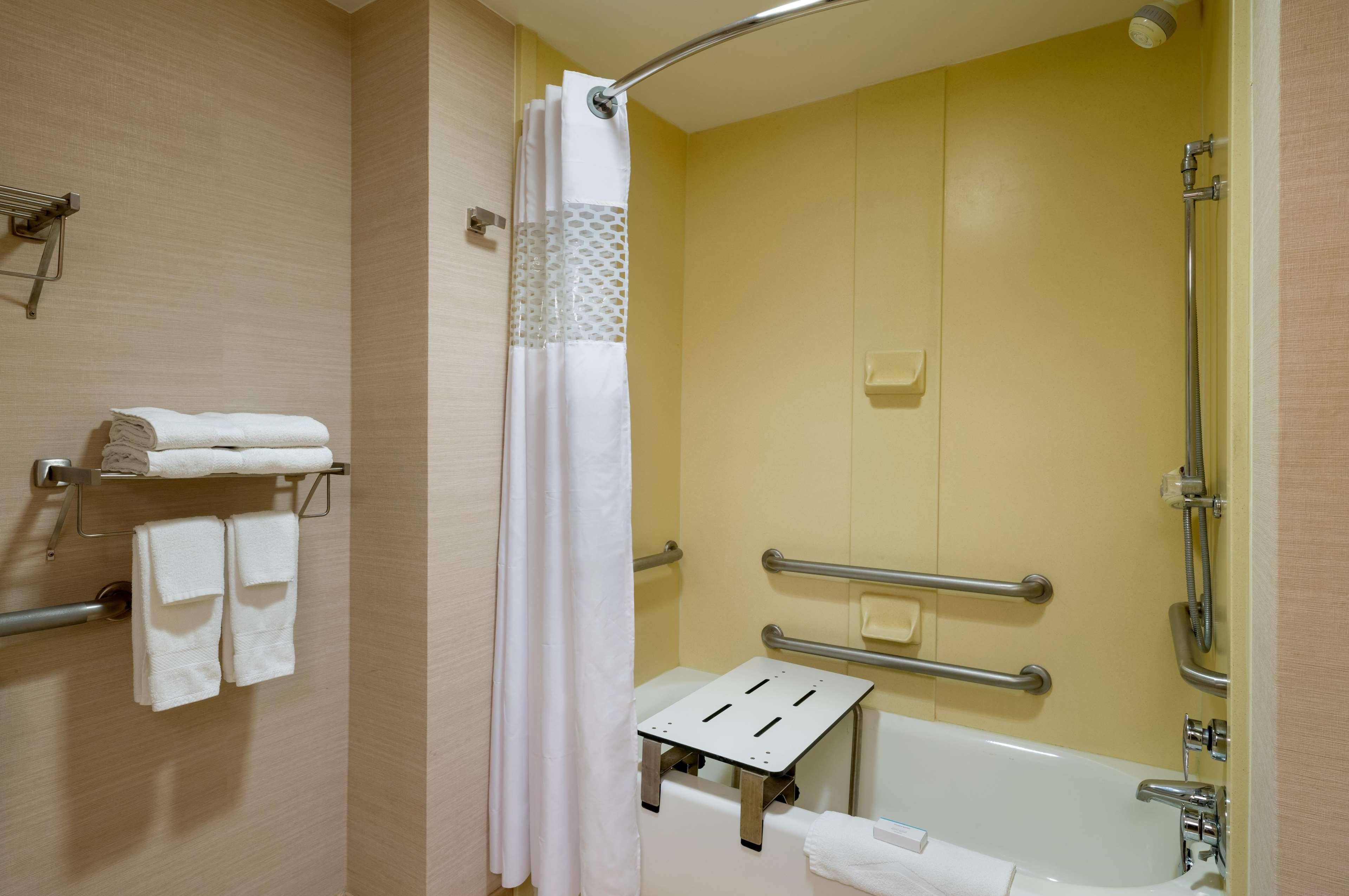 Hampton Inn & Suites State College At Williamsburg Square Esterno foto