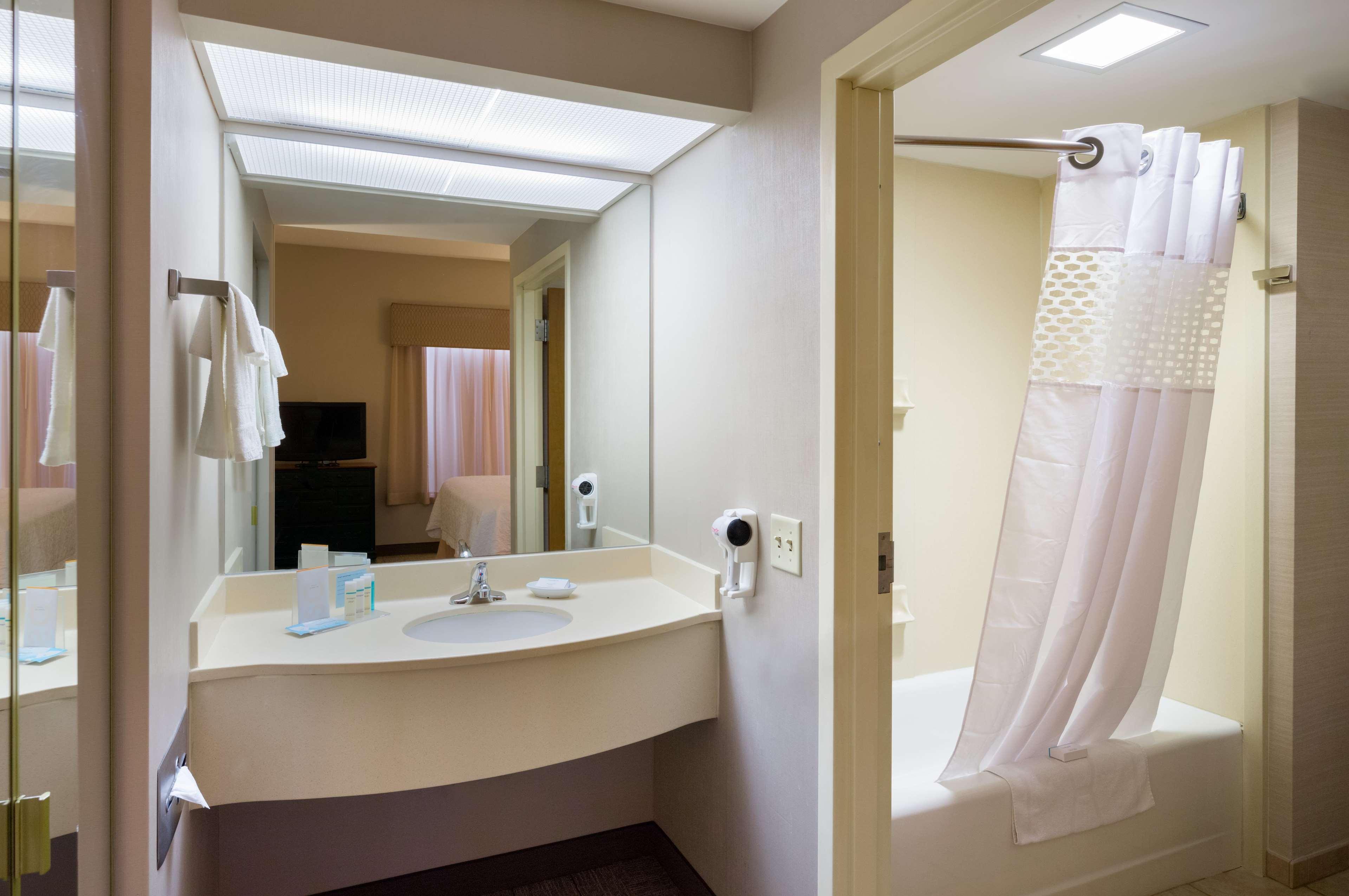 Hampton Inn & Suites State College At Williamsburg Square Esterno foto