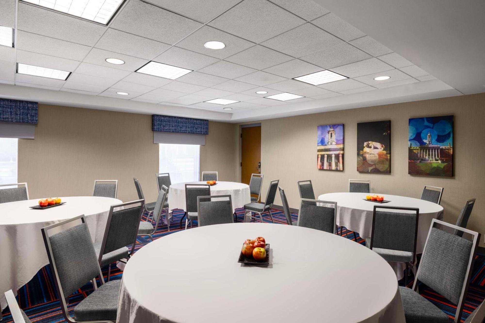 Hampton Inn & Suites State College At Williamsburg Square Esterno foto