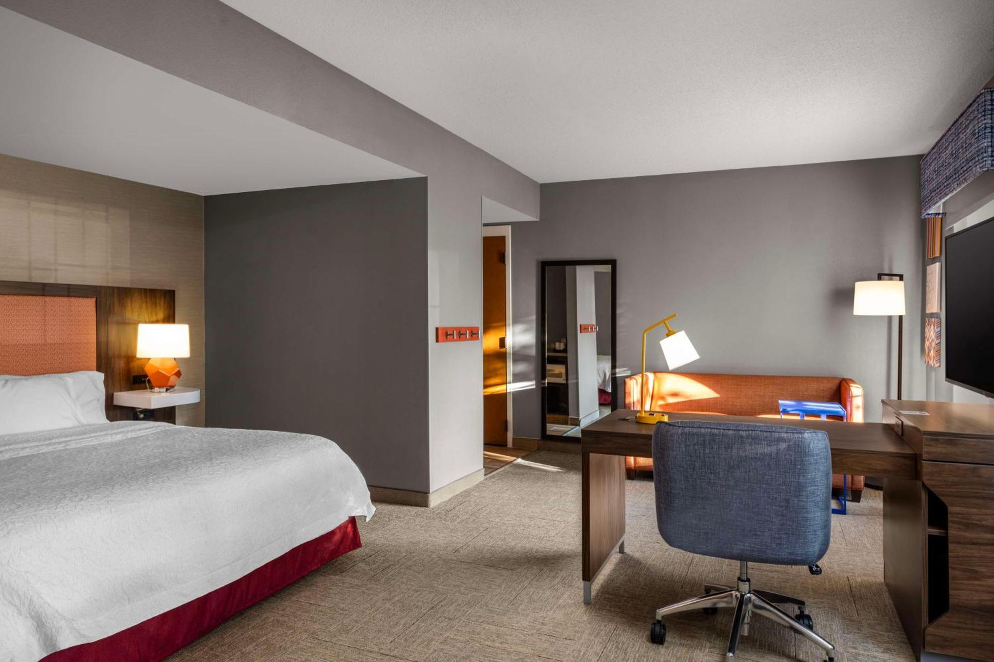 Hampton Inn & Suites State College At Williamsburg Square Esterno foto