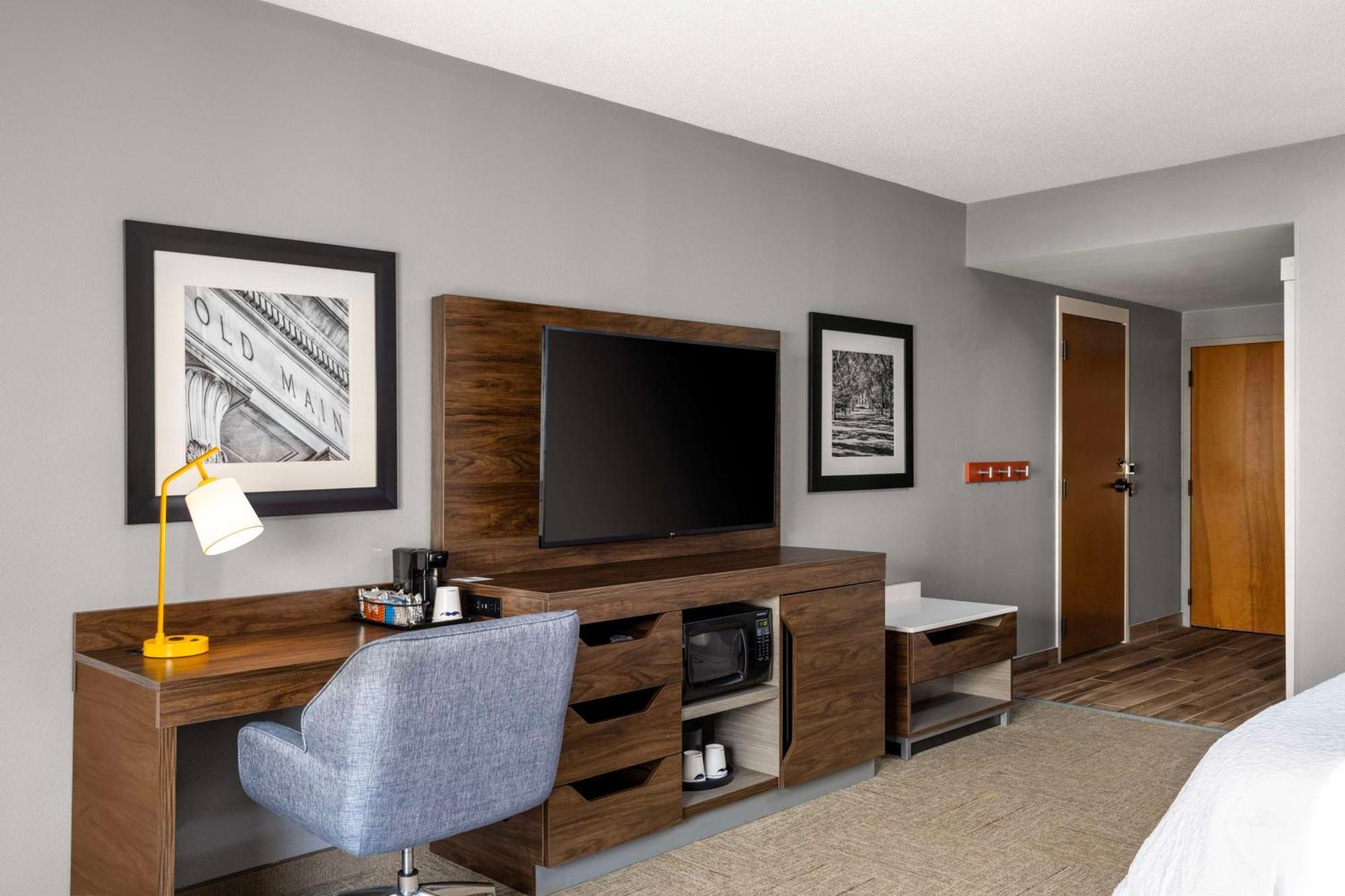 Hampton Inn & Suites State College At Williamsburg Square Esterno foto