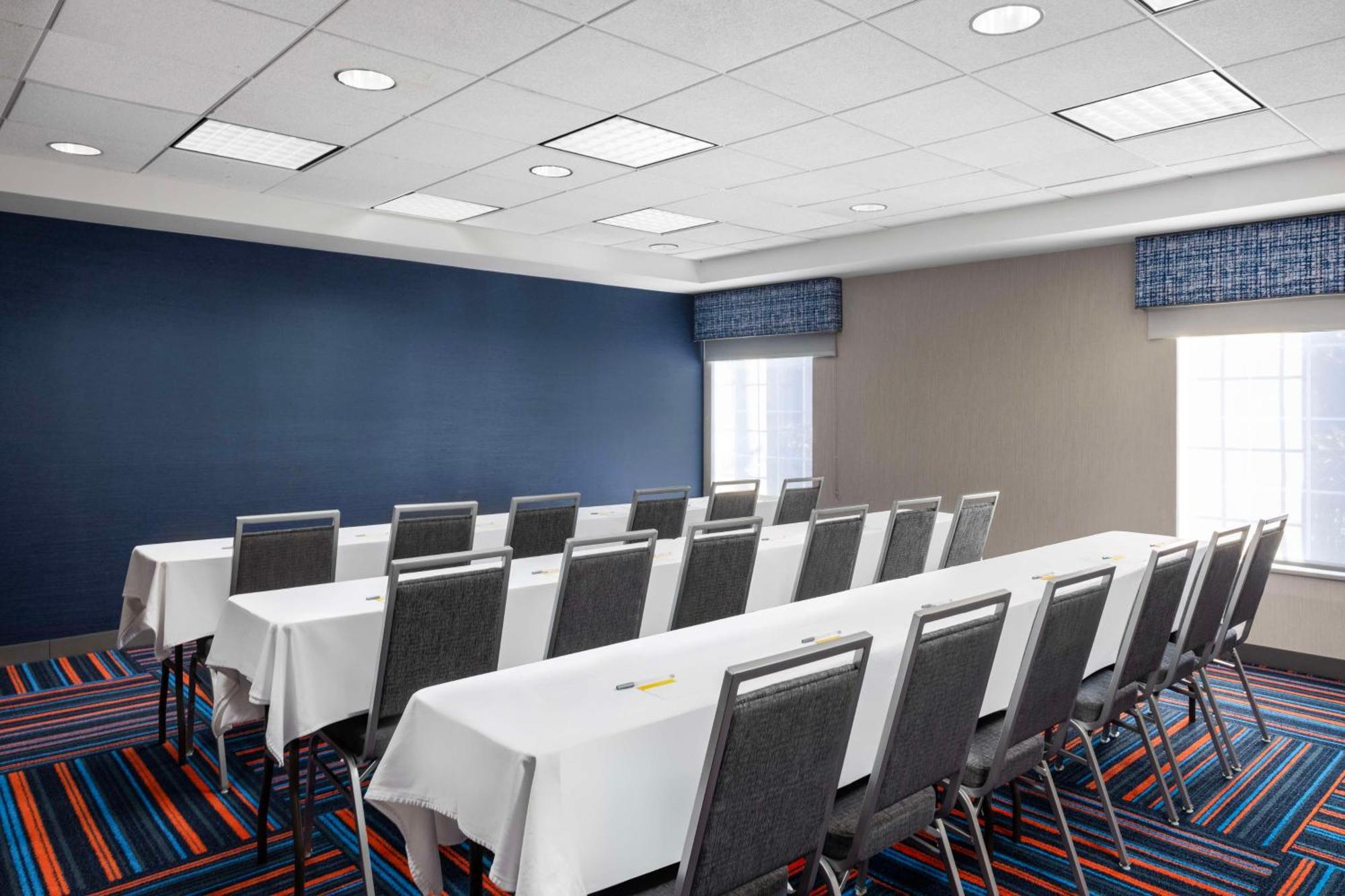 Hampton Inn & Suites State College At Williamsburg Square Esterno foto