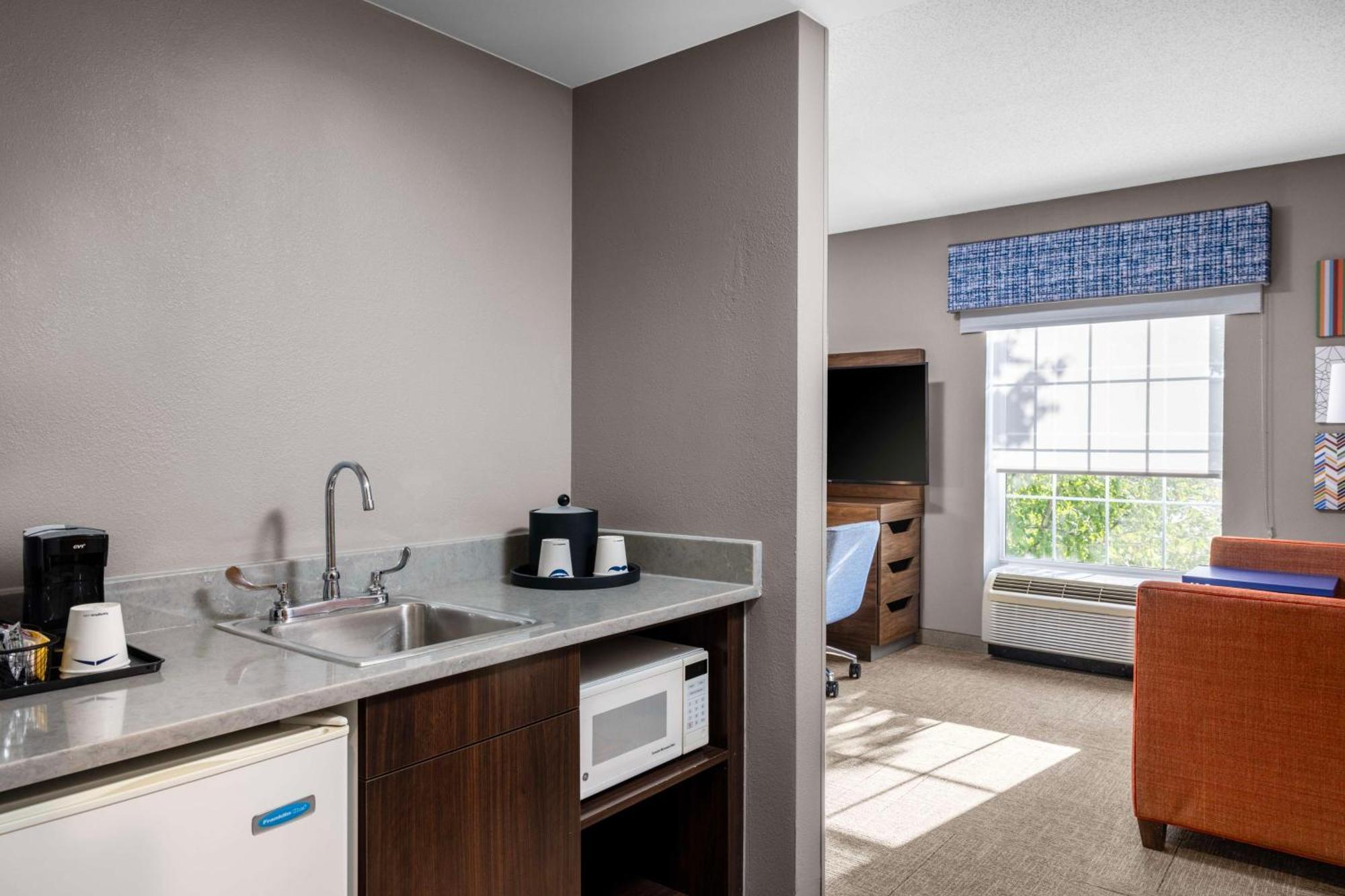 Hampton Inn & Suites State College At Williamsburg Square Esterno foto
