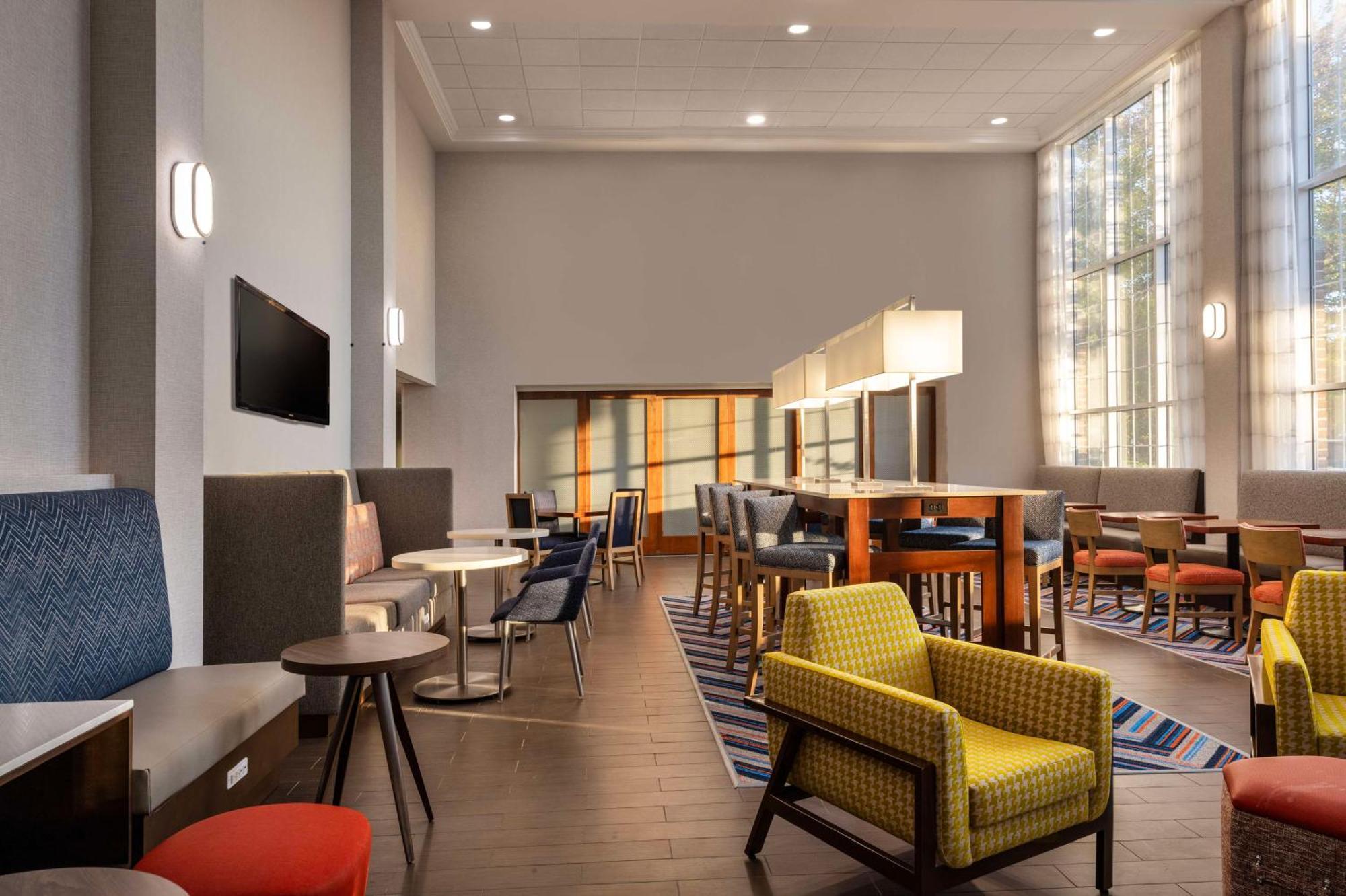 Hampton Inn & Suites State College At Williamsburg Square Esterno foto