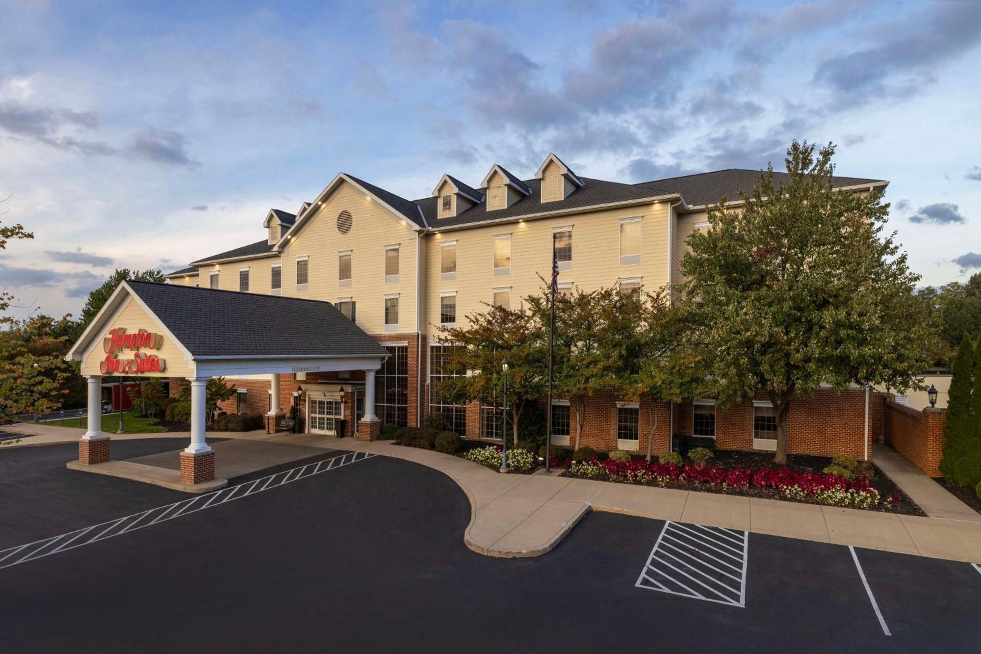 Hampton Inn & Suites State College At Williamsburg Square Esterno foto