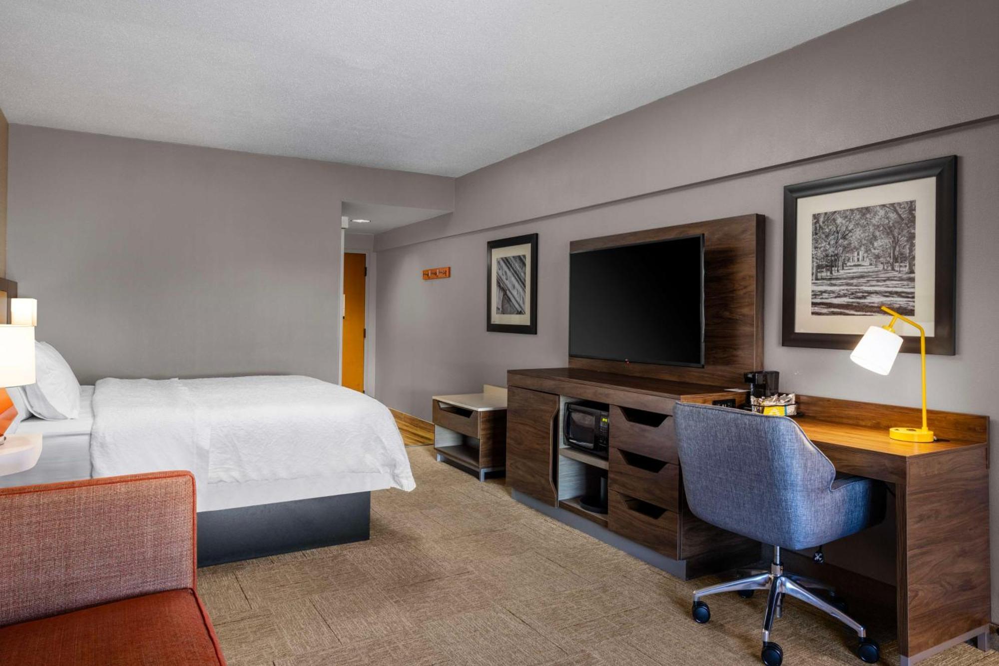 Hampton Inn & Suites State College At Williamsburg Square Esterno foto