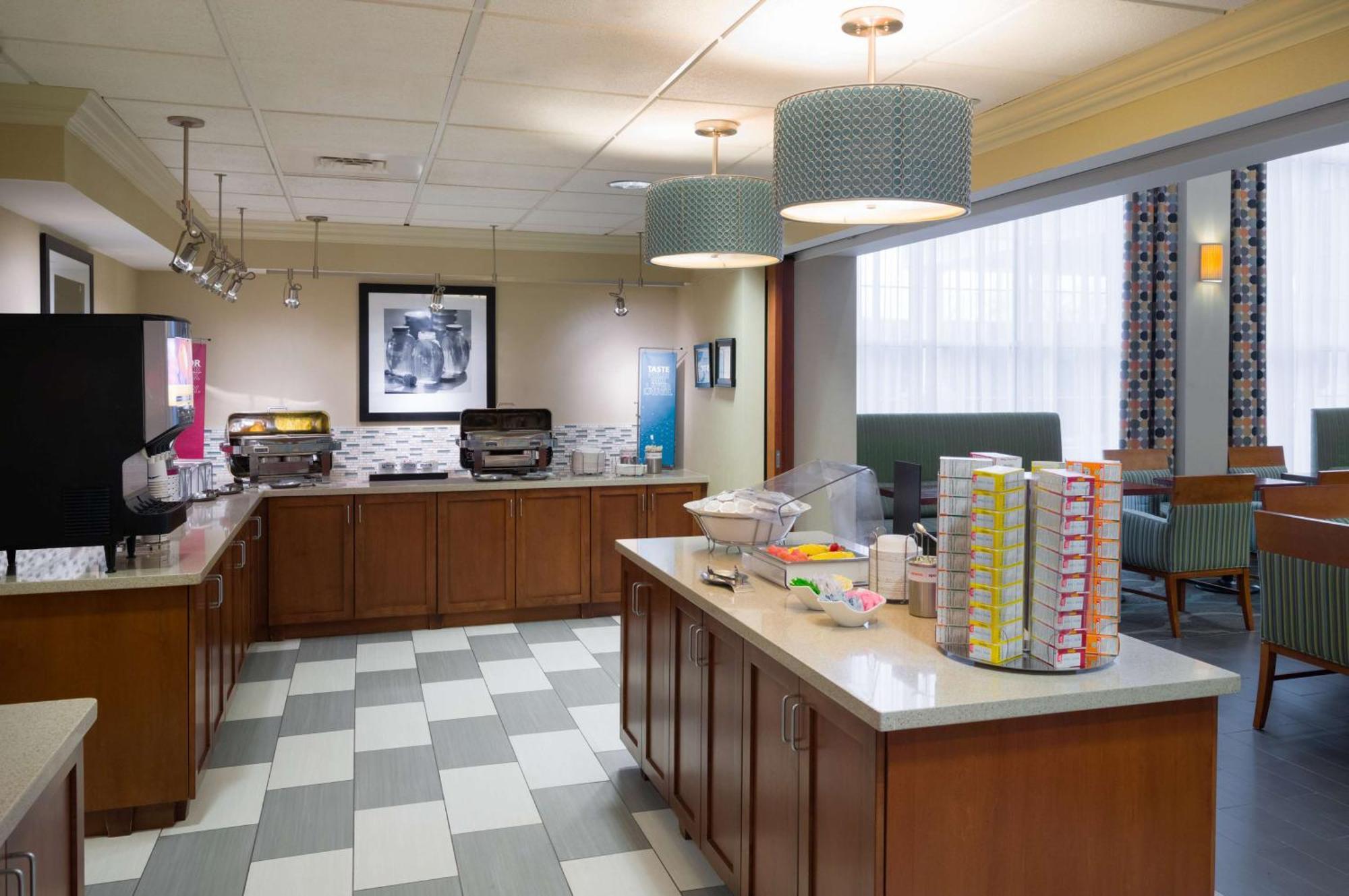 Hampton Inn & Suites State College At Williamsburg Square Esterno foto