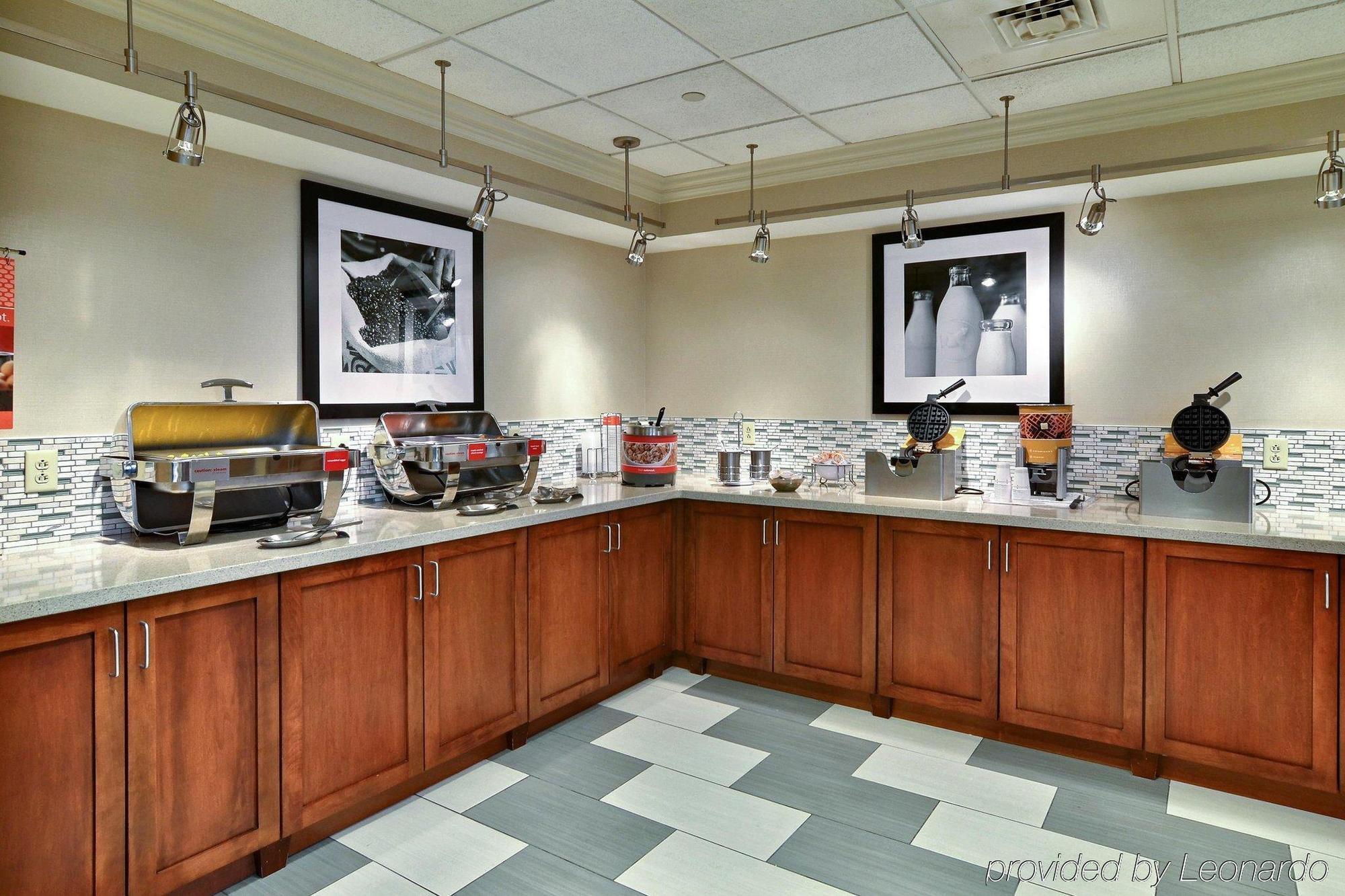 Hampton Inn & Suites State College At Williamsburg Square Esterno foto