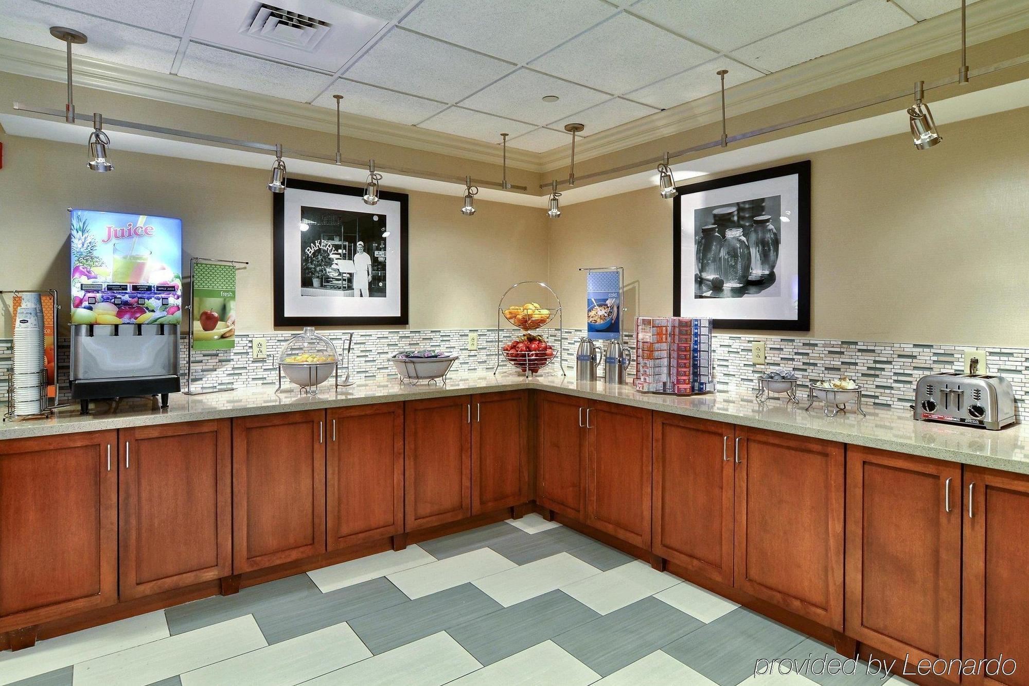 Hampton Inn & Suites State College At Williamsburg Square Esterno foto