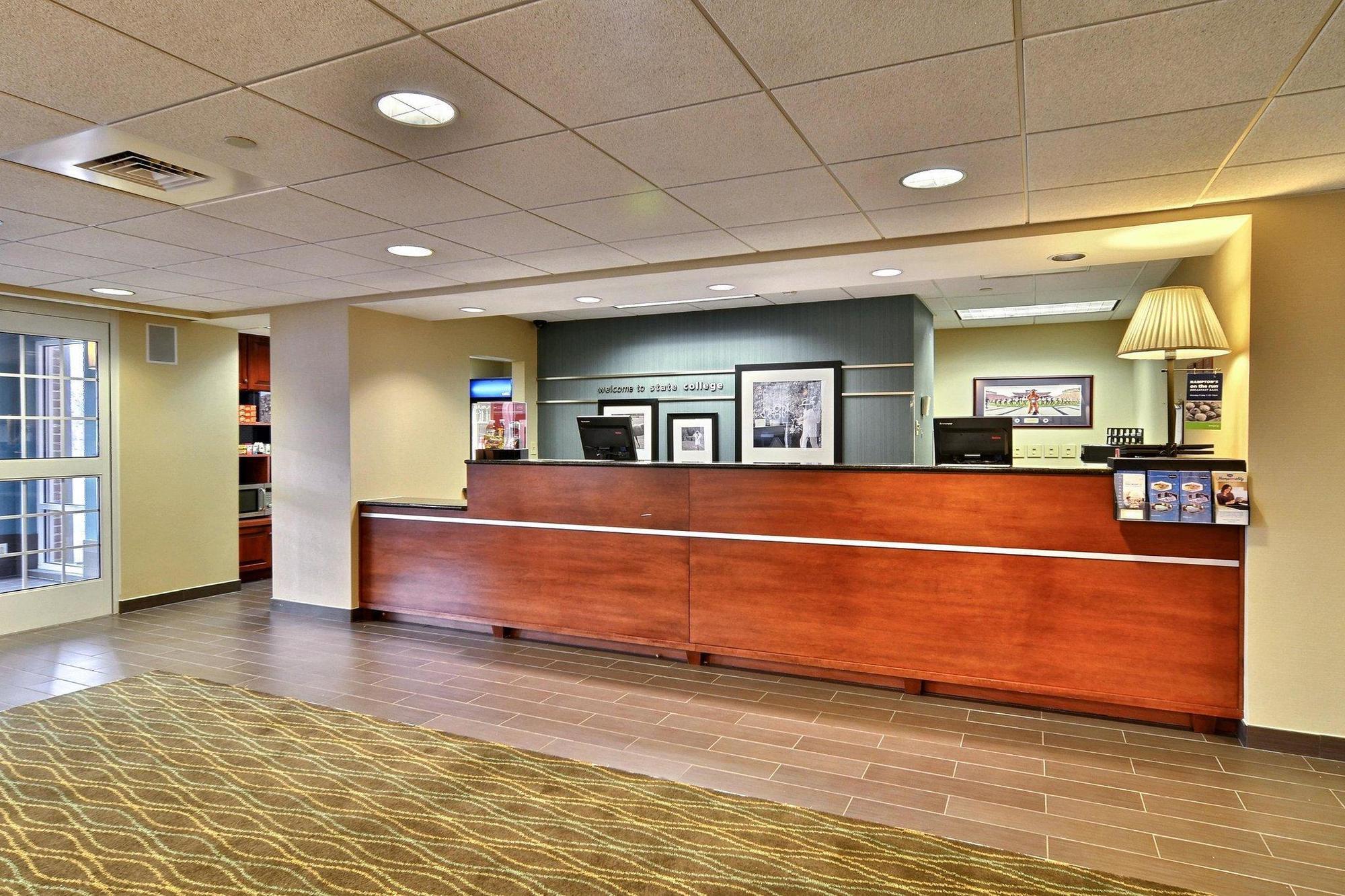 Hampton Inn & Suites State College At Williamsburg Square Esterno foto