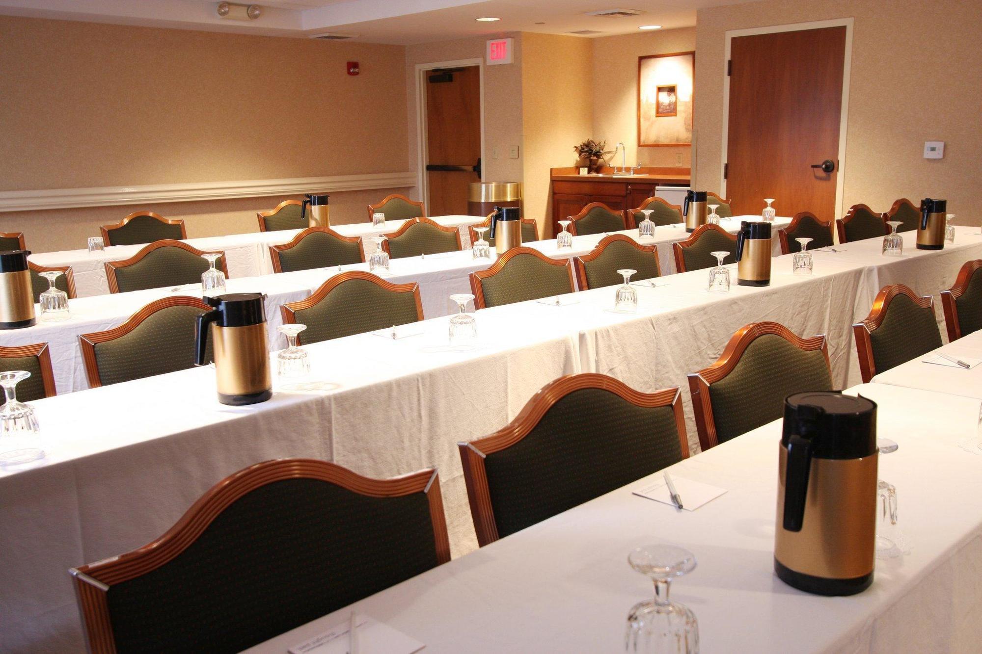 Hampton Inn & Suites State College At Williamsburg Square Esterno foto