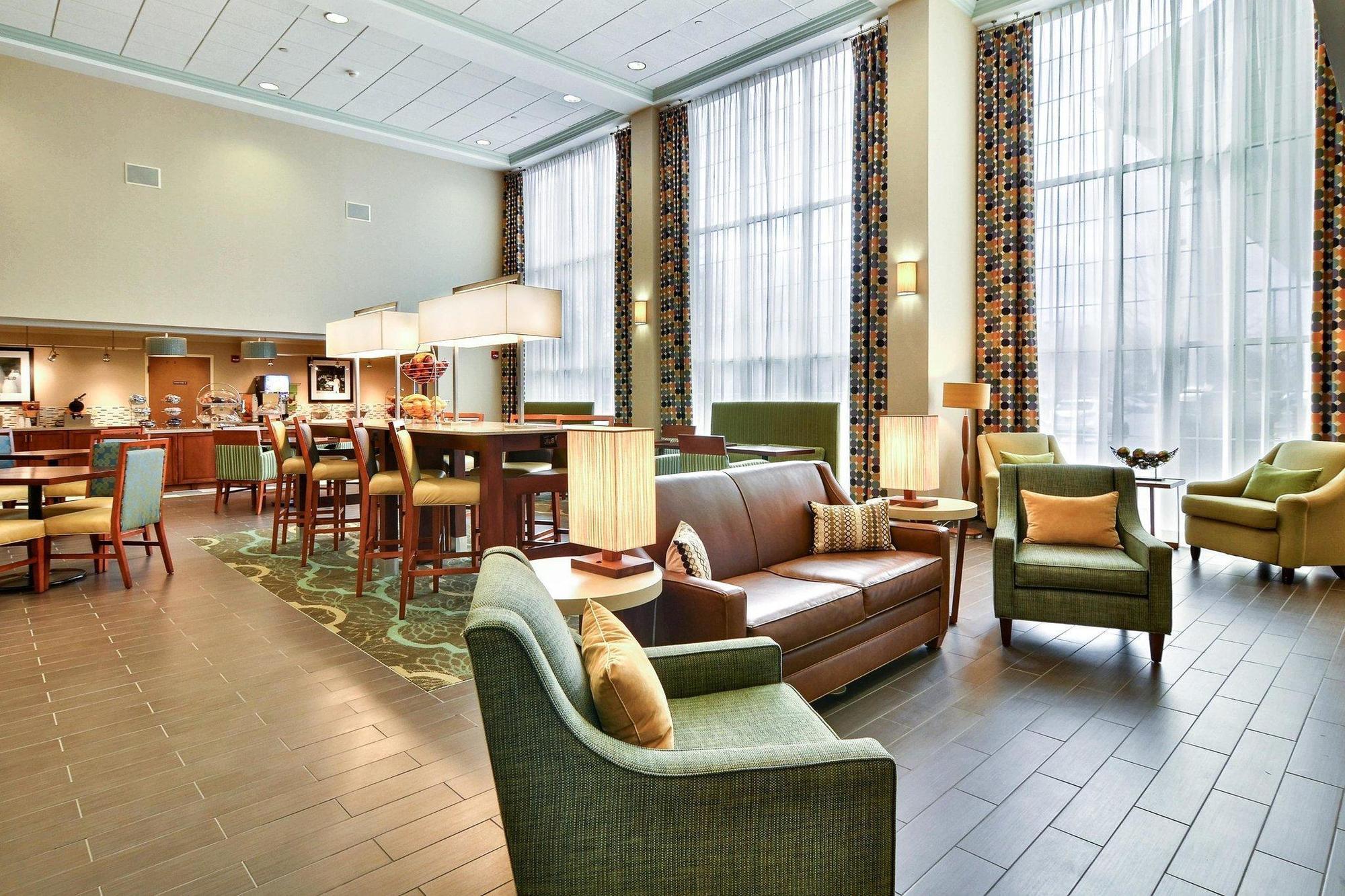 Hampton Inn & Suites State College At Williamsburg Square Esterno foto