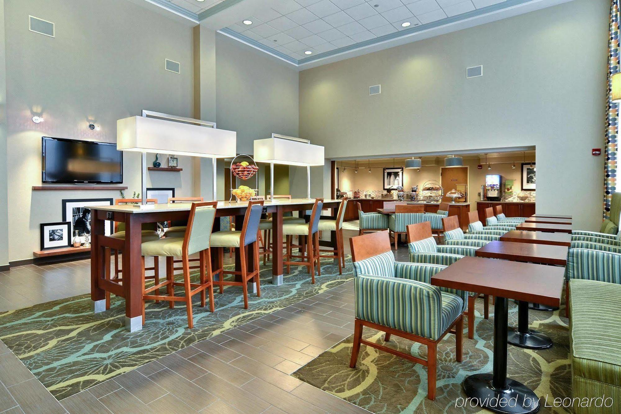 Hampton Inn & Suites State College At Williamsburg Square Esterno foto