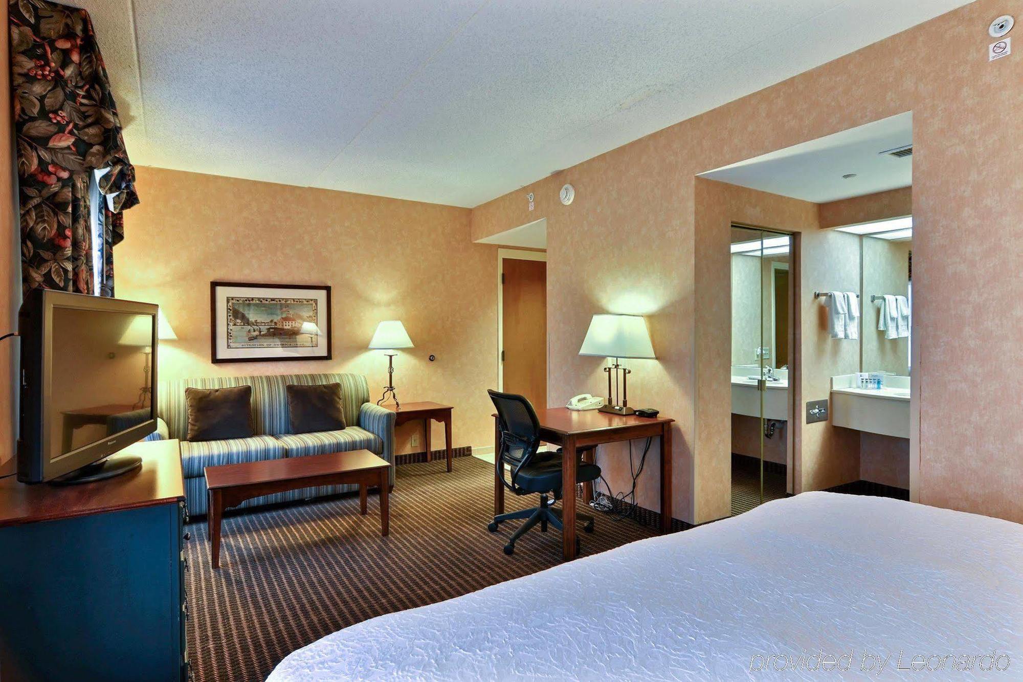 Hampton Inn & Suites State College At Williamsburg Square Esterno foto