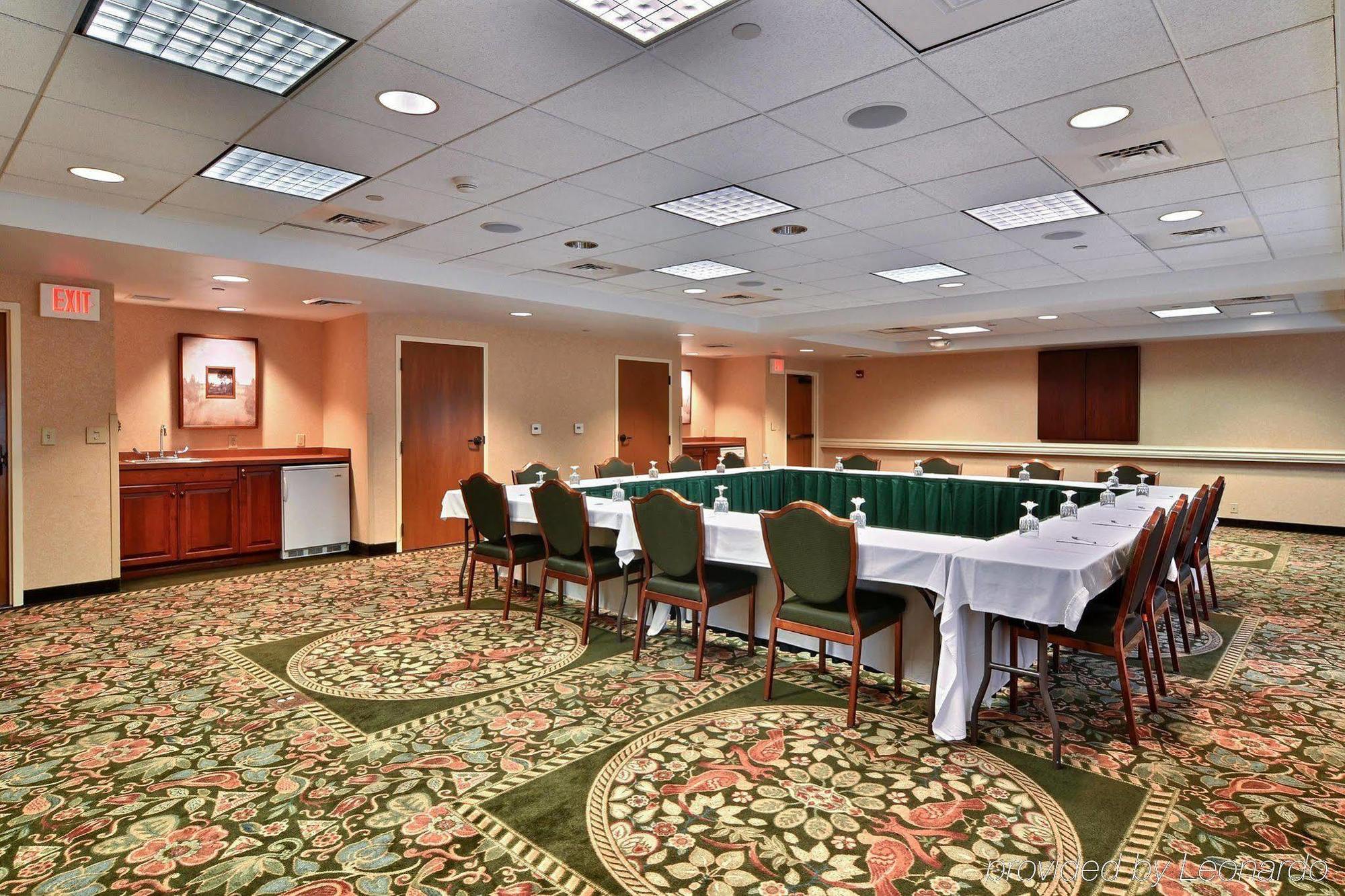 Hampton Inn & Suites State College At Williamsburg Square Esterno foto