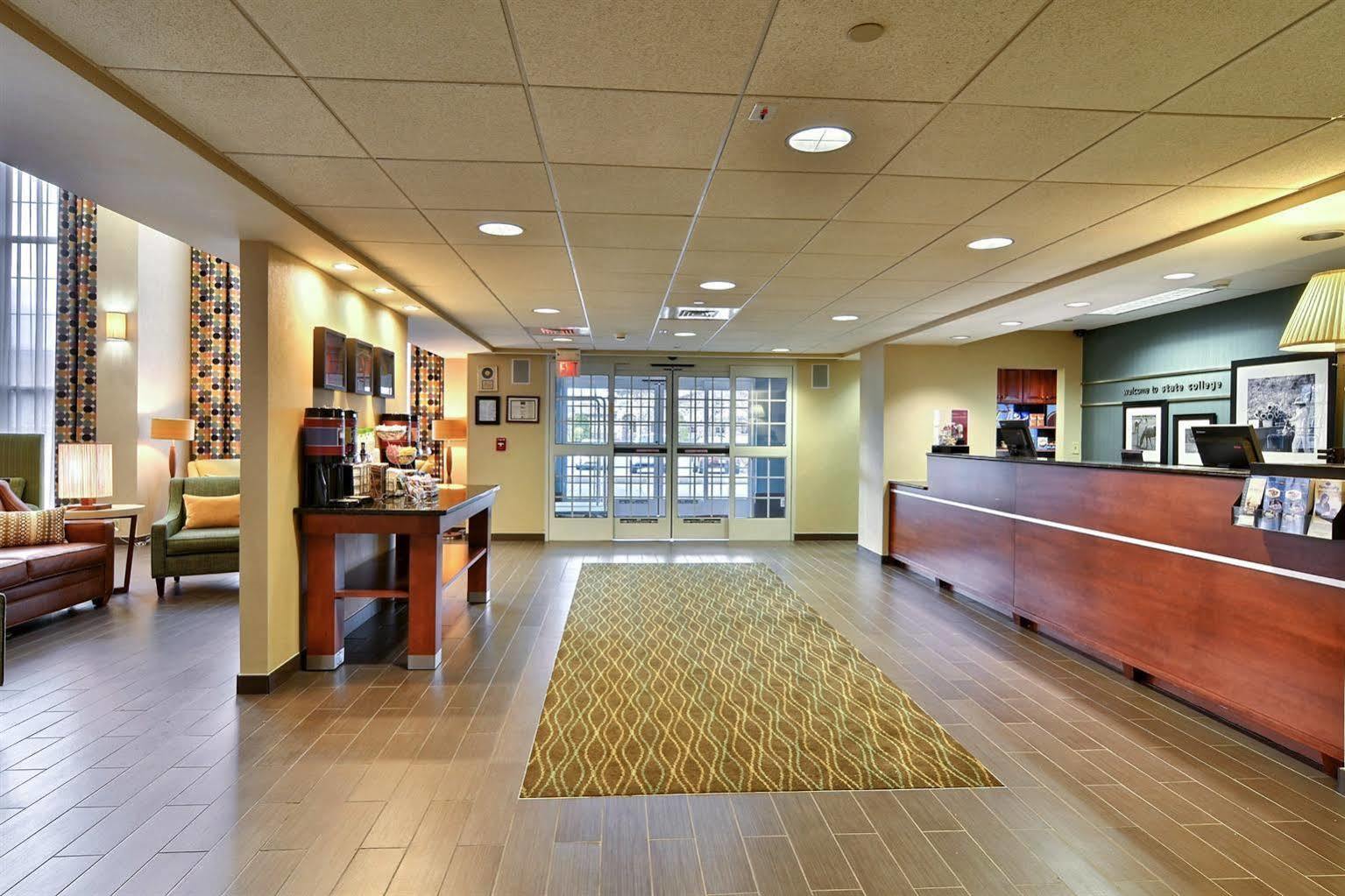 Hampton Inn & Suites State College At Williamsburg Square Esterno foto