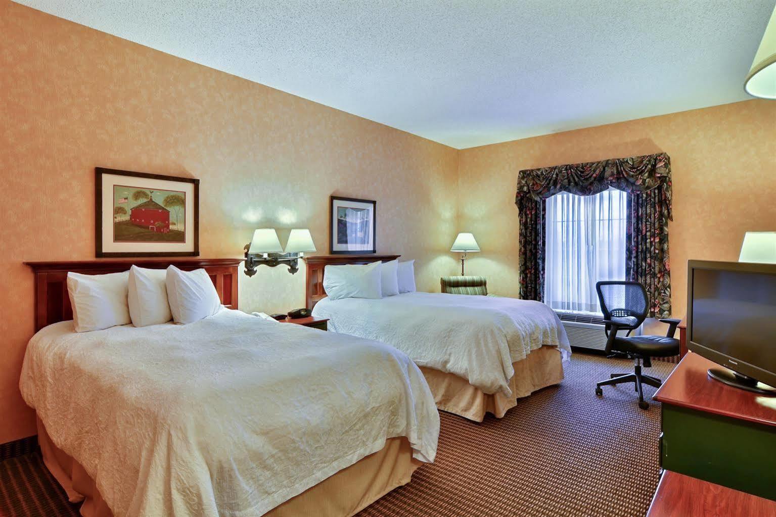 Hampton Inn & Suites State College At Williamsburg Square Esterno foto